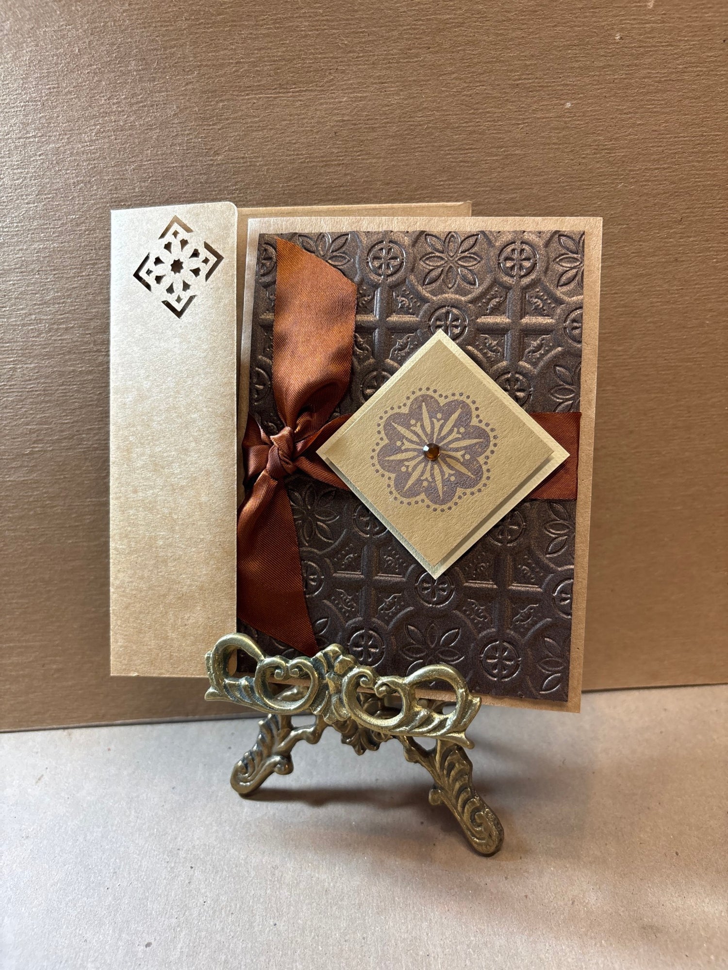 Encouragement- Brown Tin Plate w/Bow & Tile